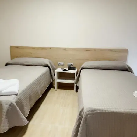 Hostal Restaurante Cuatro Caminos Cubillos del Sil Extérieur photo